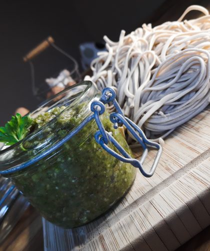 Buchweizen Dinkel Pasta mit Petersilien Walnuss Pesto