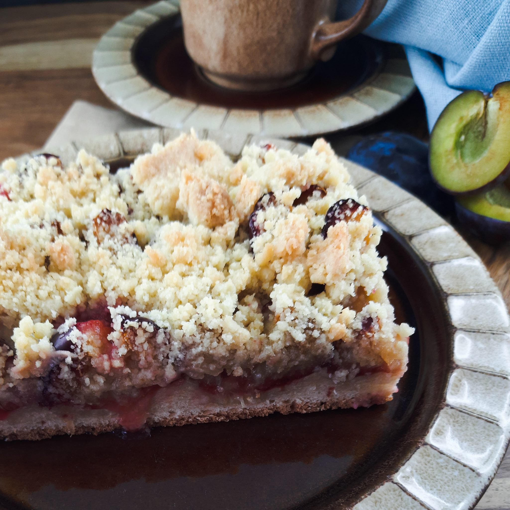 Zwetschgen Datschi mit Streuseln ist sommerliches Kuchenglück