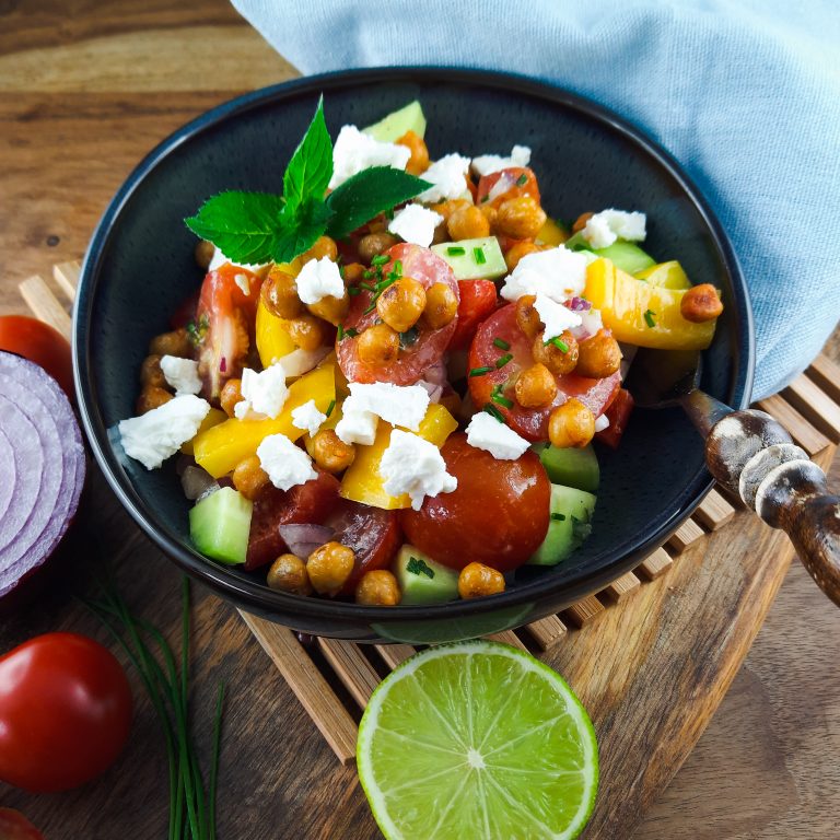 Kichererbsensalat mit Limetten-Tahini-Dressing