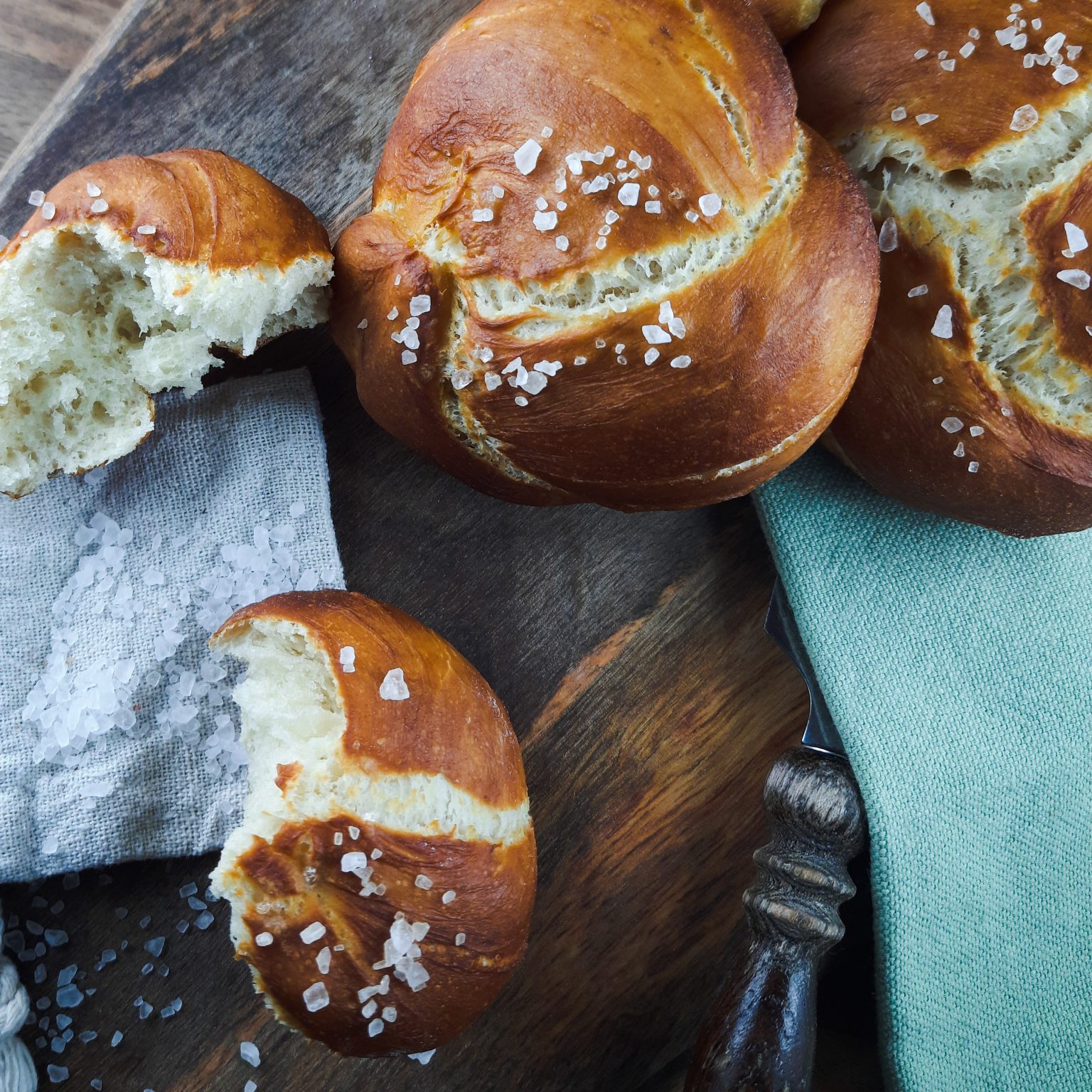 Laugenknoten selbstgemacht - einfach & lecker Laugenknoten selbstgemacht - einfach & lecker